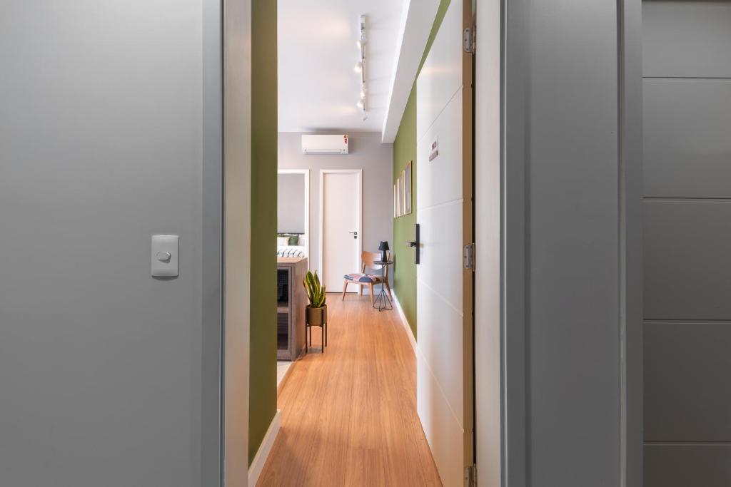  Apartamento completo com varanda - Vila Olímpia