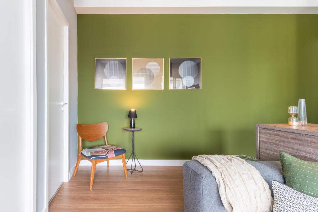  Apartamento completo com varanda - Vila Olímpia
