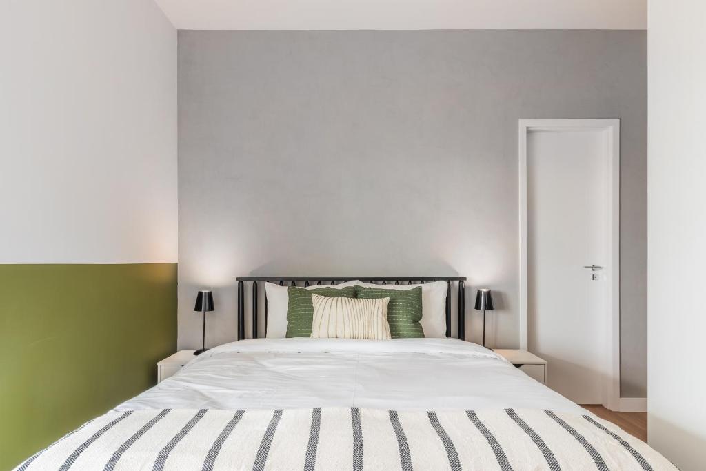  Apartamento completo com varanda - Vila Olímpia