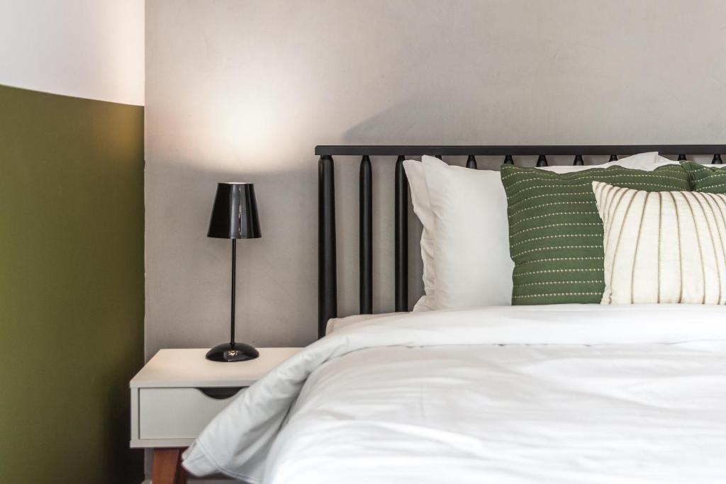  Apartamento completo com varanda - Vila Olímpia