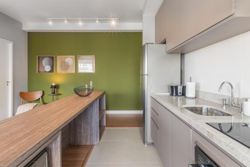 Apartamento completo com varanda - Vila Olímpia