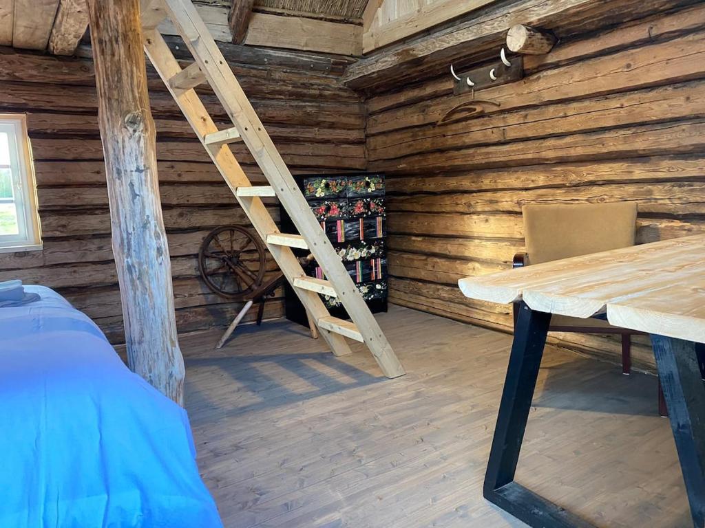 Palanda nebo palandy na pokoji v ubytování Jaagu-Mihkli Muhu Island