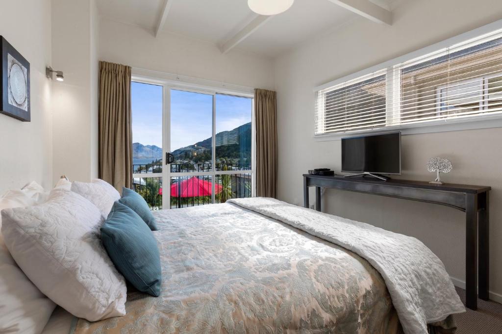 Queenstown House Bed & Breakfast and Apartments photo