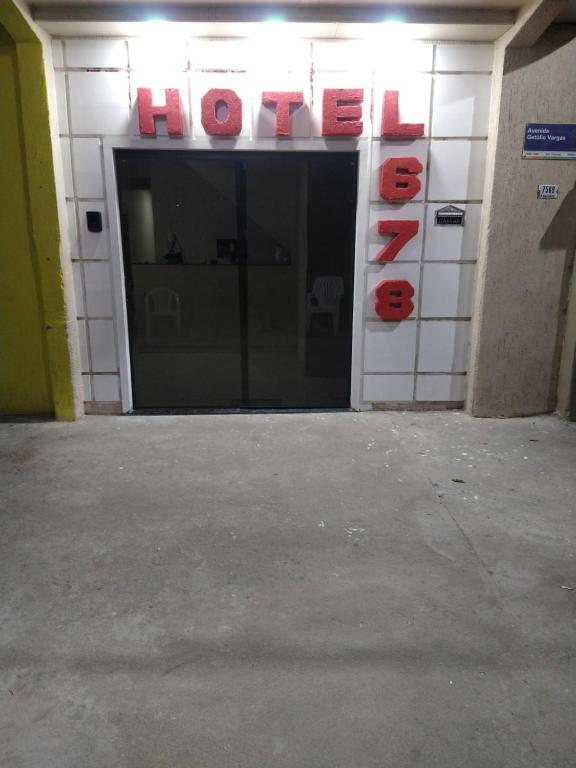  Hotel 678