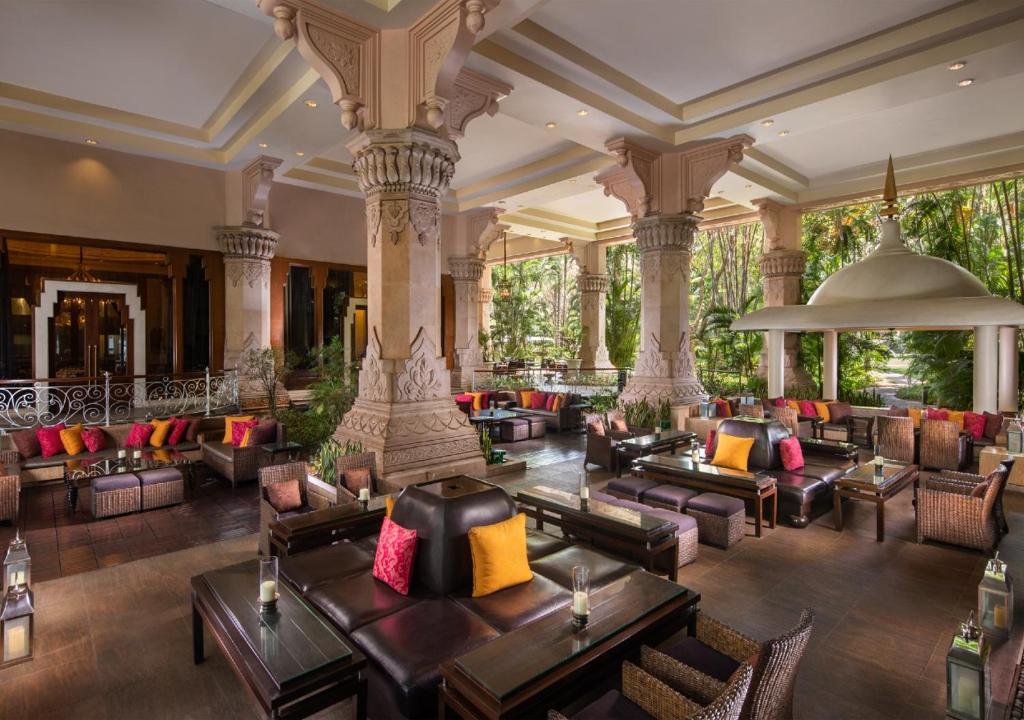 Restaurace v ubytování The Leela Palace Bengaluru
