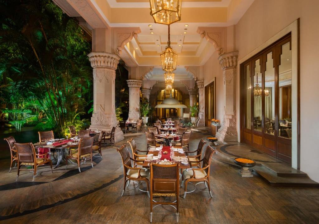 Posezení v ubytování The Leela Palace Bengaluru