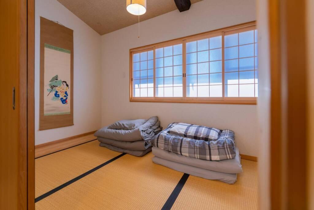 慶有魚·二条城(Kyotofish·Nijojo)*百年町屋青石板*庭院浴缸*二条站6分钟*民宿认证 객실 침대