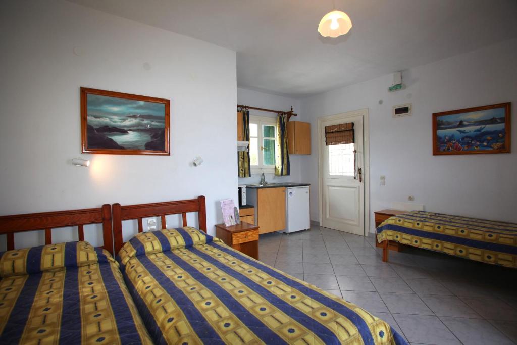 Postel nebo postele na pokoji v ubytování Alexandros Rooms & Studios