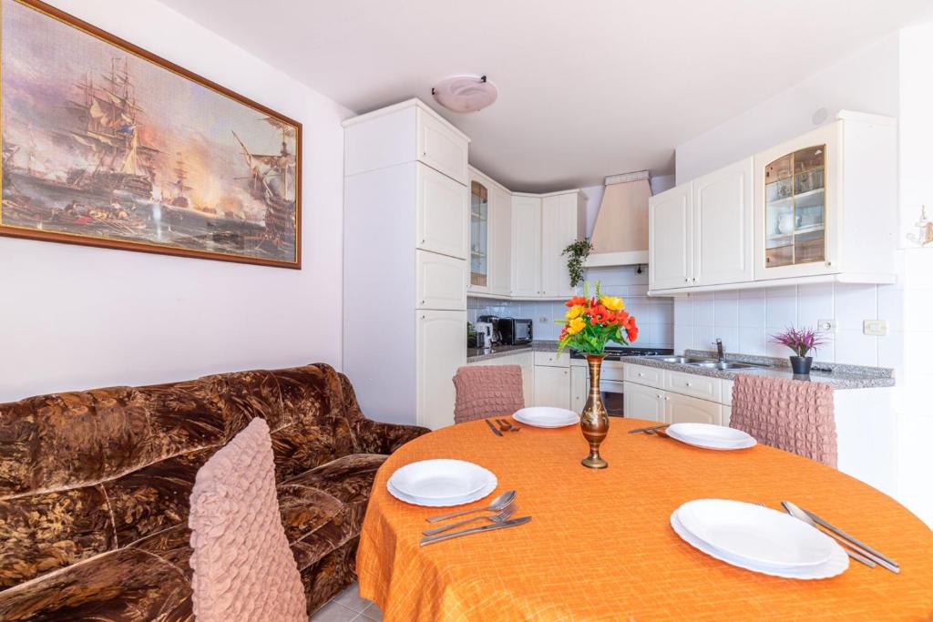 Fotografia z galérie ubytovania Apartment Milica with sea view v destinácii Rabac