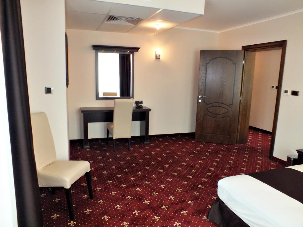 A bed or beds in a room at Hotel Dragalevtsi
