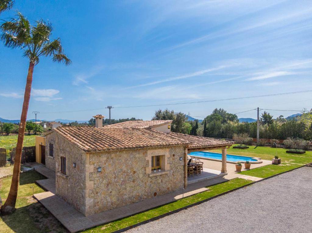 Bazén v ubytování Villa Can Canavaret by SunVillas Mallorca nebo v jeho okolí
