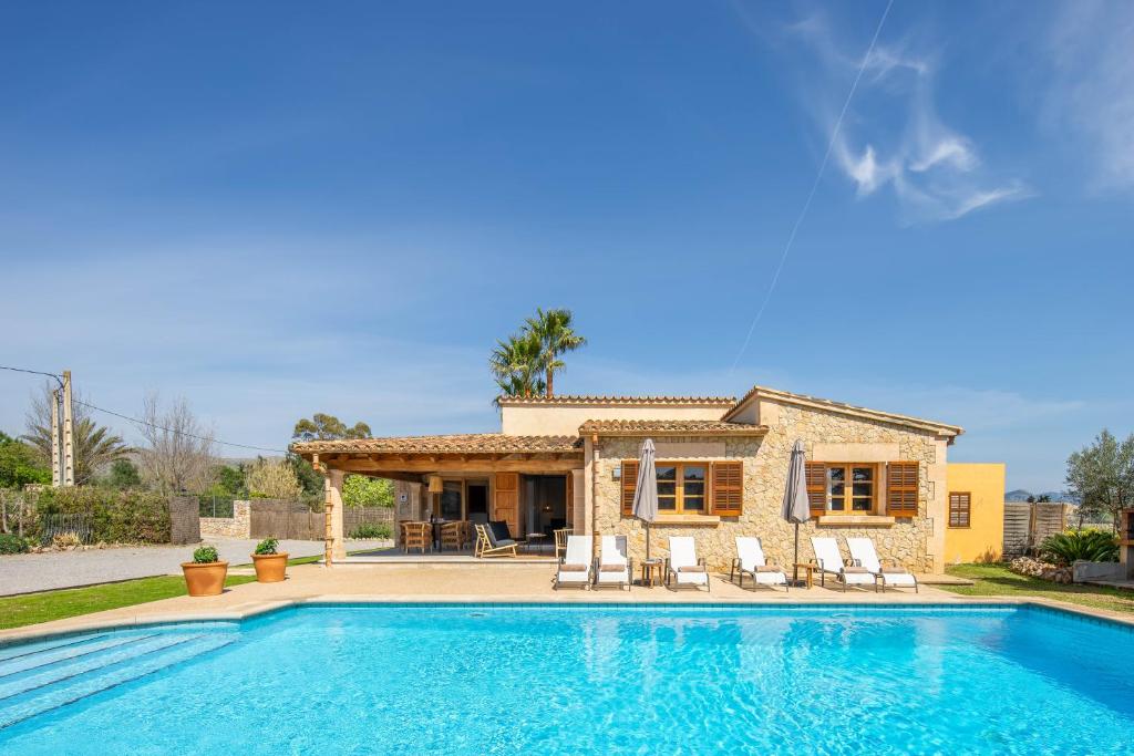 Bazén v ubytování Villa Can Canavaret by SunVillas Mallorca nebo v jeho okolí