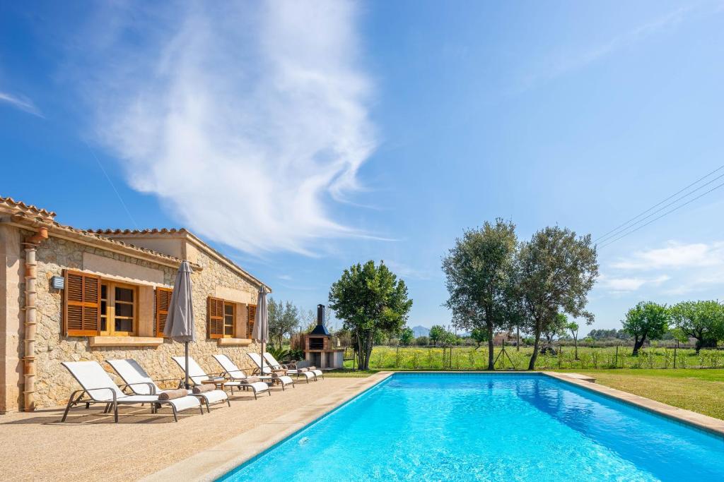 Bazén v ubytování Villa Can Canavaret by SunVillas Mallorca nebo v jeho okolí