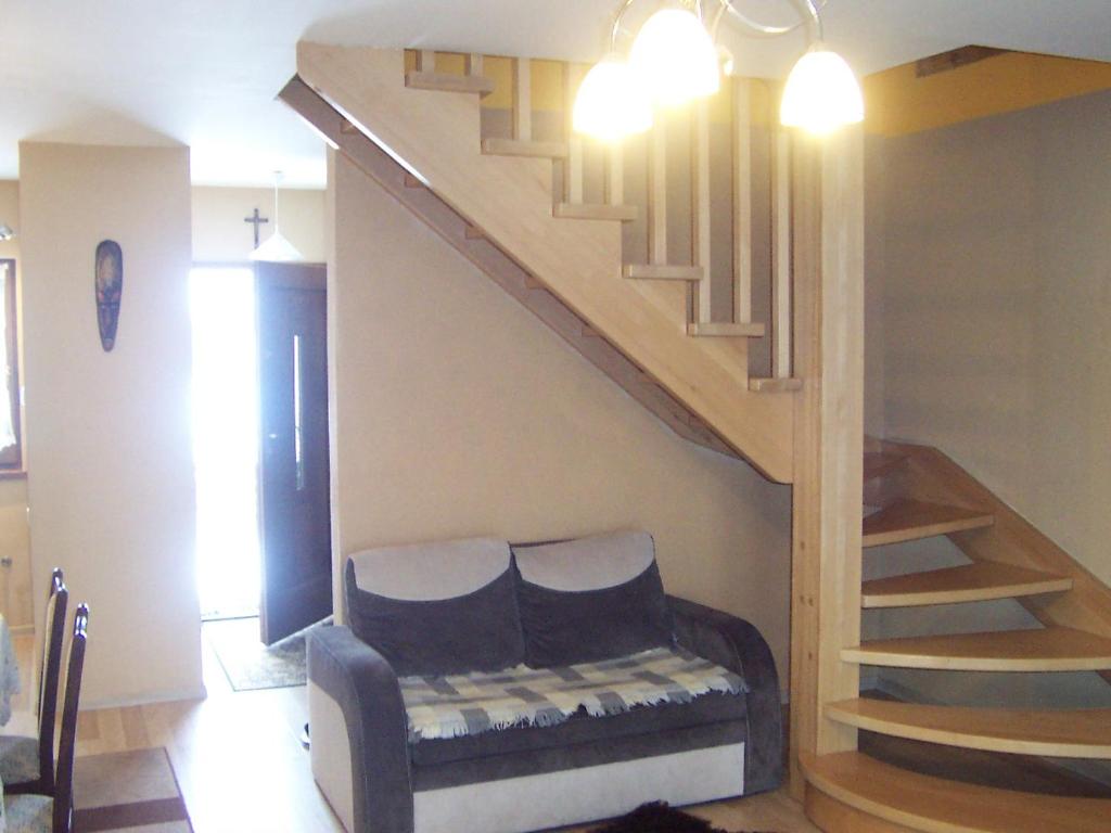 Ένα ή περισσότερα κρεβάτια σε δωμάτιο στο Domek Dzika Orlica