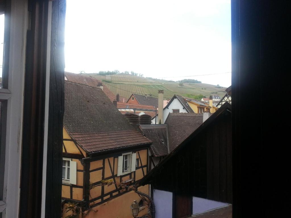 Nespecifikovaný výhled na hory nebo výhled na hory při pohledu z hotelu