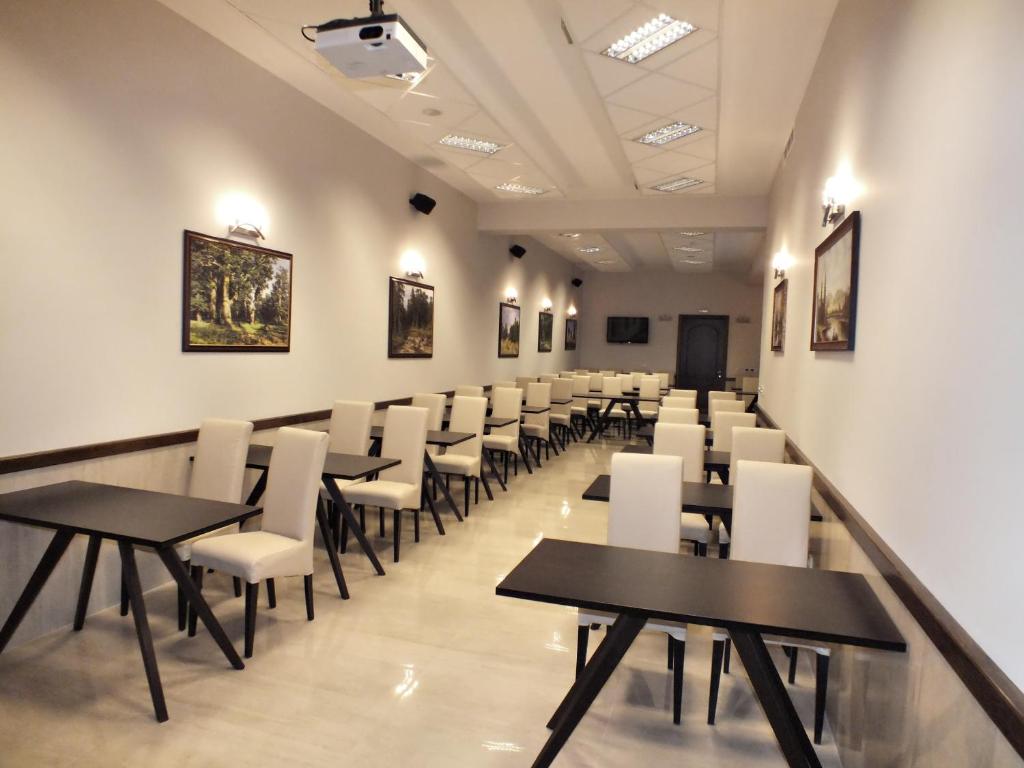 The business area and/or conference room at Hotel Dragalevtsi