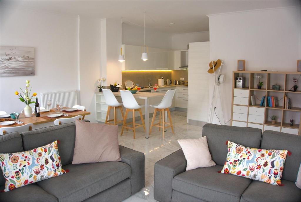 Kuchyň nebo kuchyňský kout v ubytování New Big Modern City Center Apartment