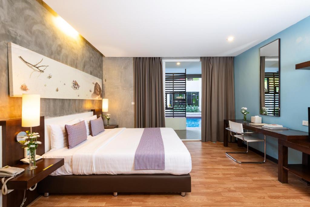 Postel nebo postele na pokoji v ubytování Silathip Huahin Serviced Apartment & Hotel