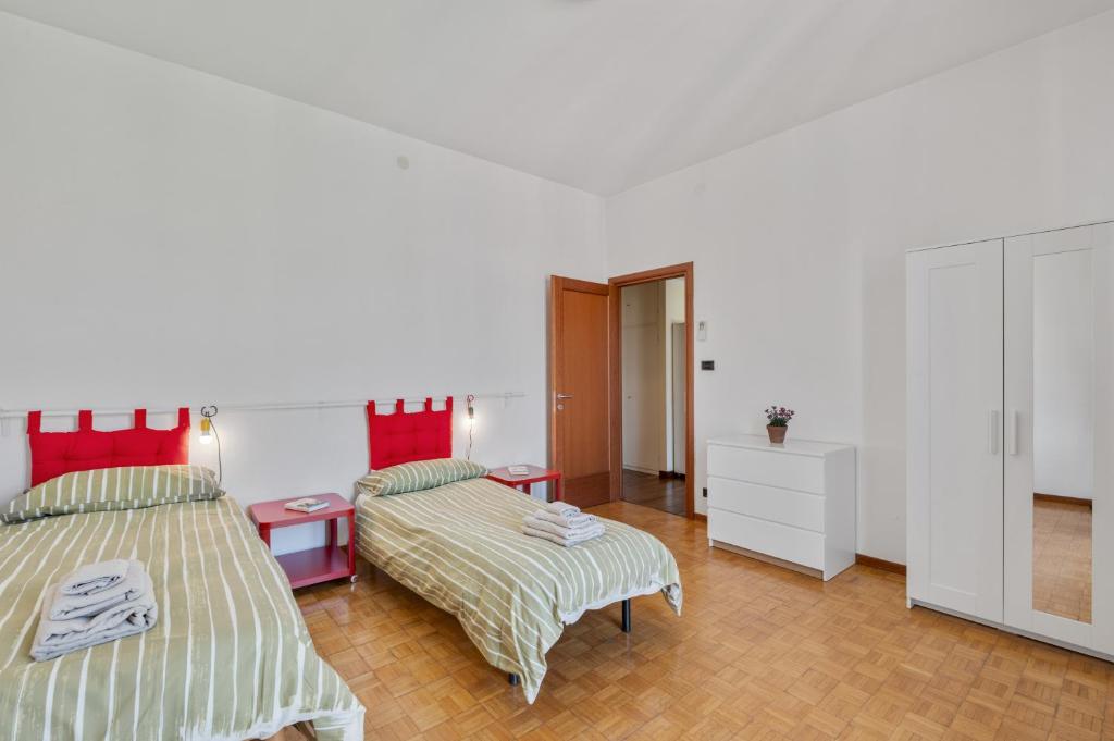 Zdjęcie z galerii obiektu Oltretorrente Ampio Appartamento con Balconi w mieście Parma