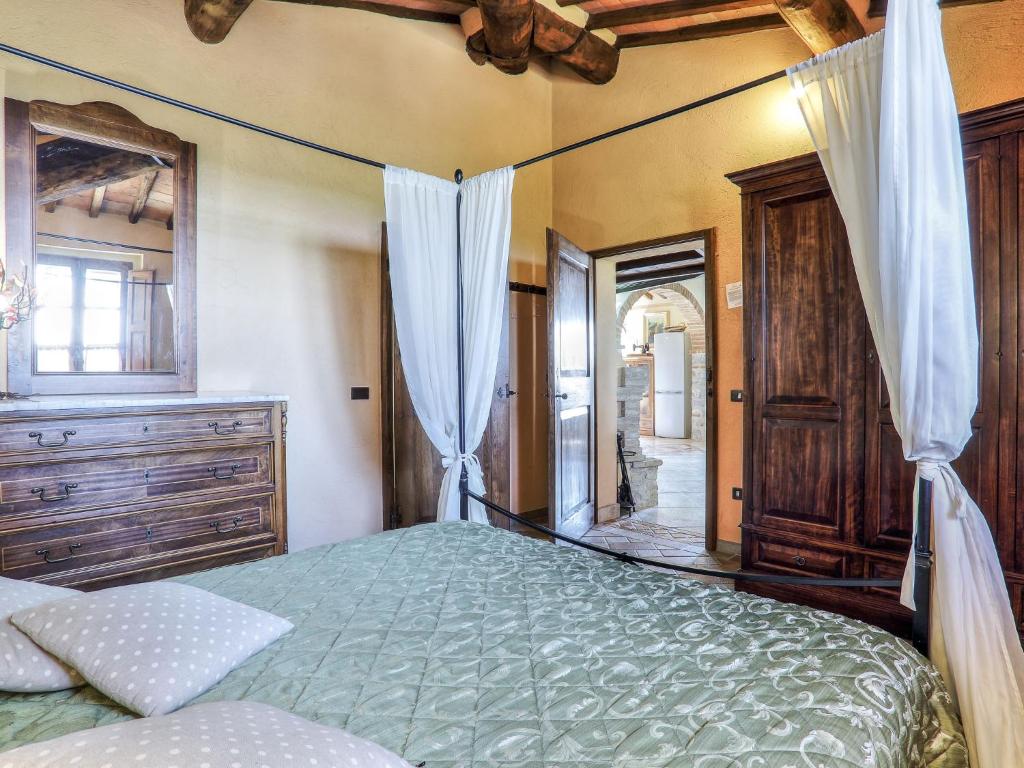 Posteľ alebo postele v izbe v ubytovaní Holiday Home Casale Il Poggino by Interhome