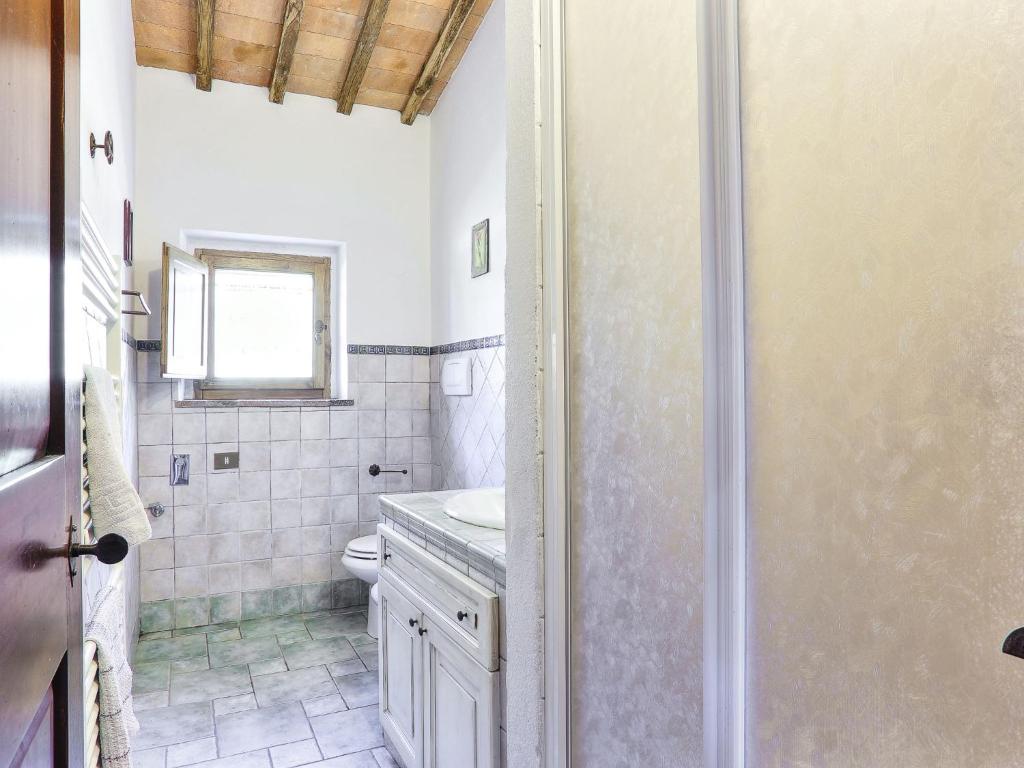 Kúpeľňa v ubytovaní Holiday Home Casale Il Poggino by Interhome