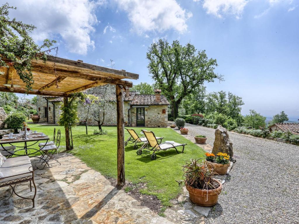 Vonkajšia záhrada v ubytovaní Holiday Home Casale Il Poggino by Interhome