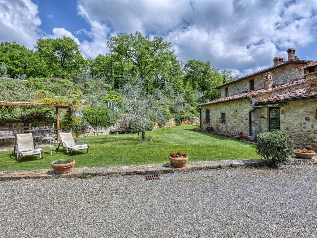 Vonkajšia záhrada v ubytovaní Holiday Home Casale Il Poggino by Interhome