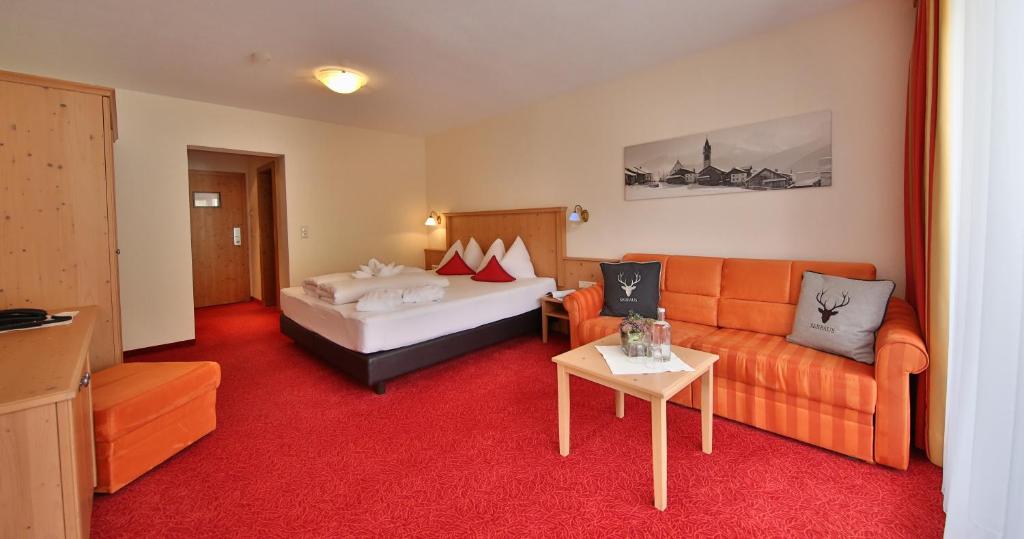 Postel nebo postele na pokoji v ubytování Noldis Hotel