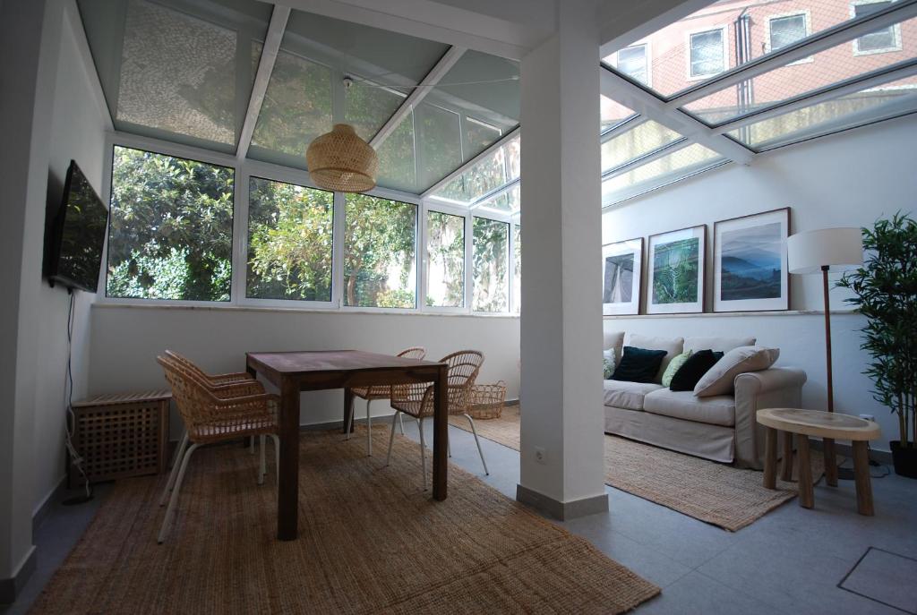 Green & Sunny Apartment
