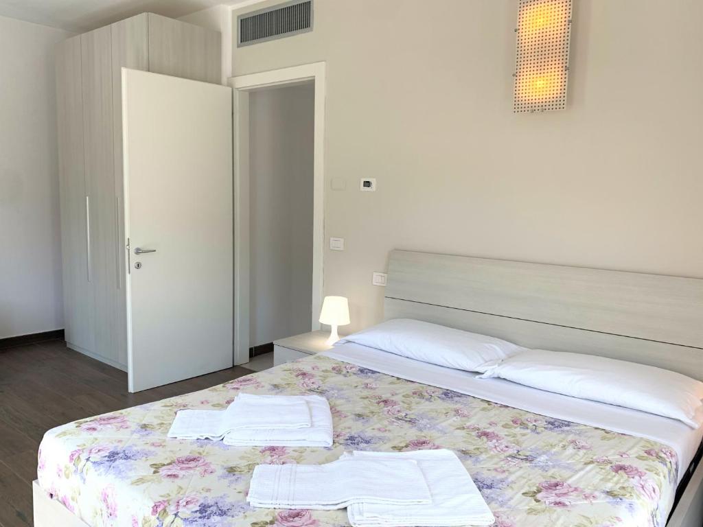 Postel nebo postele na pokoji v ubytování Camere e case vacanza Residenza Prealba