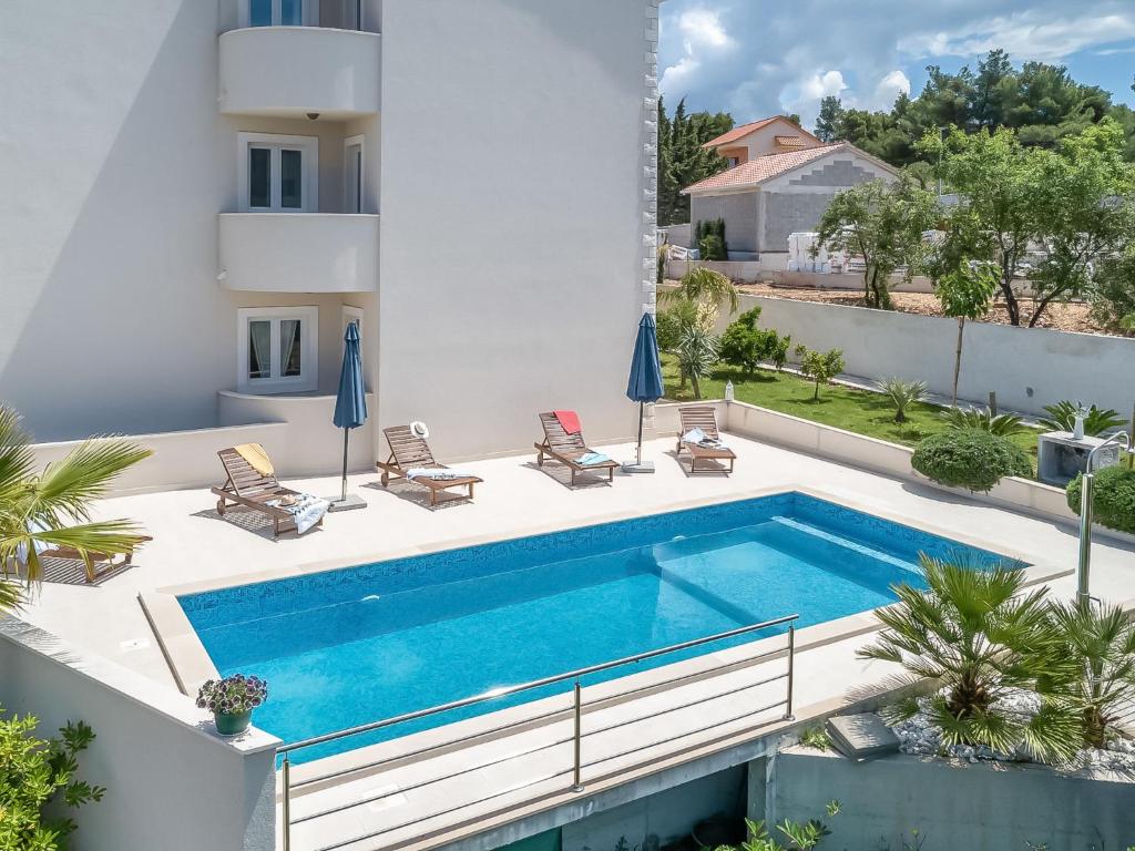 Bazén v ubytování Apartment Villa 2 Pools-4 by Interhome nebo v jeho okolí