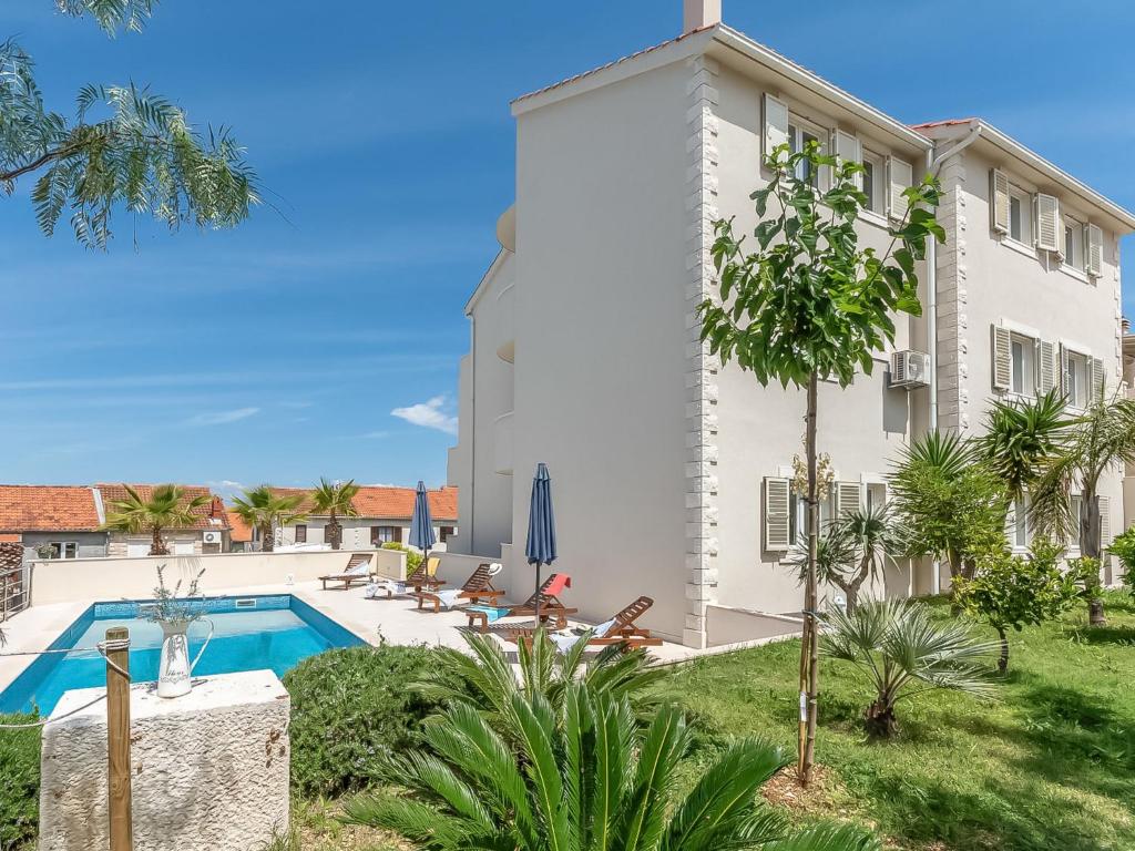 Bazén v ubytování Apartment Villa 2 Pools-4 by Interhome nebo v jeho okolí