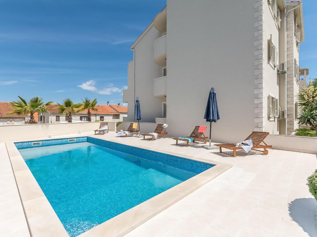 Bazén v ubytování Apartment Villa 2 Pools-4 by Interhome nebo v jeho okolí