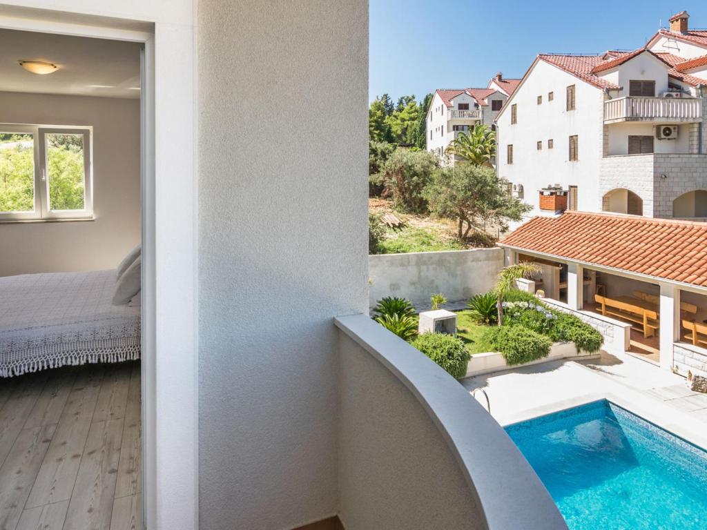 Bazén v ubytování Apartment Villa 2 Pools-4 by Interhome nebo v jeho okolí