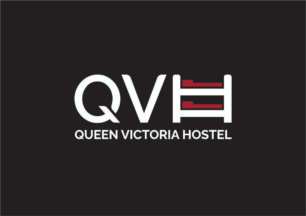 um logótipo para um hospital Victoria aberto em Queen Victoria Hostel em Melbourne