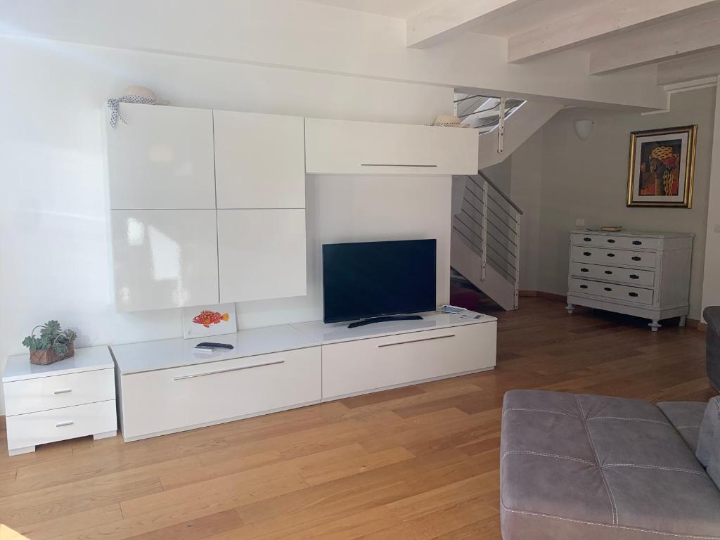 TV a/nebo společenská místnost v ubytování Camere e case vacanza Residenza Prealba