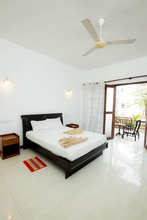 Postel nebo postele na pokoji v ubytování Hotel Neptune Bay unawatuna beach