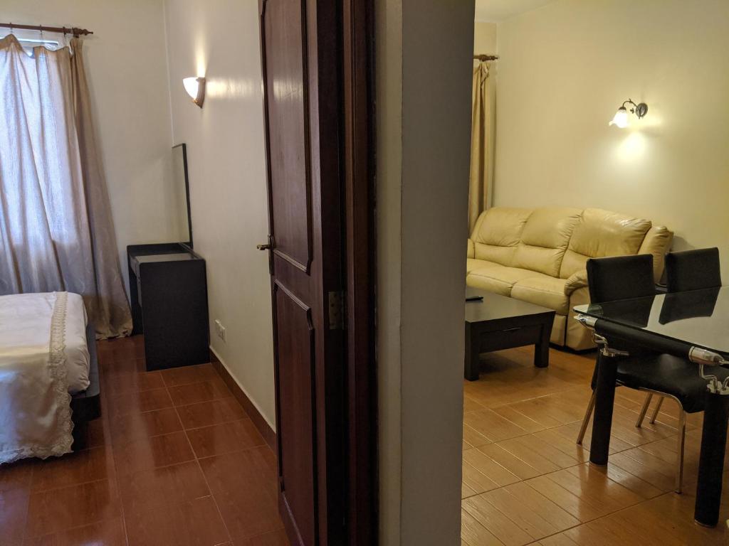 Postel nebo postele na pokoji v ubytování Prestige Hotel Suites