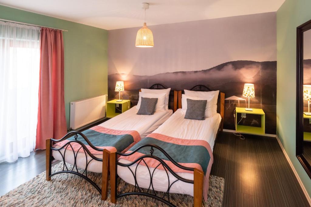 Postel nebo postele na pokoji v ubytování Rocker's Inn