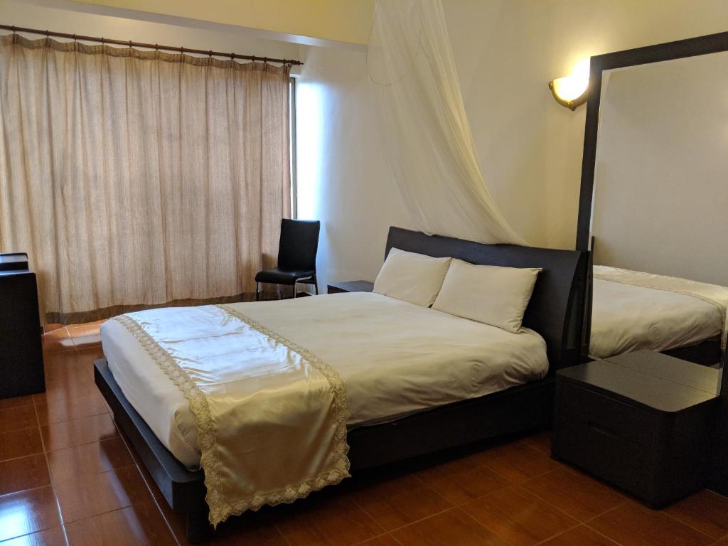 Postel nebo postele na pokoji v ubytování Prestige Hotel Suites