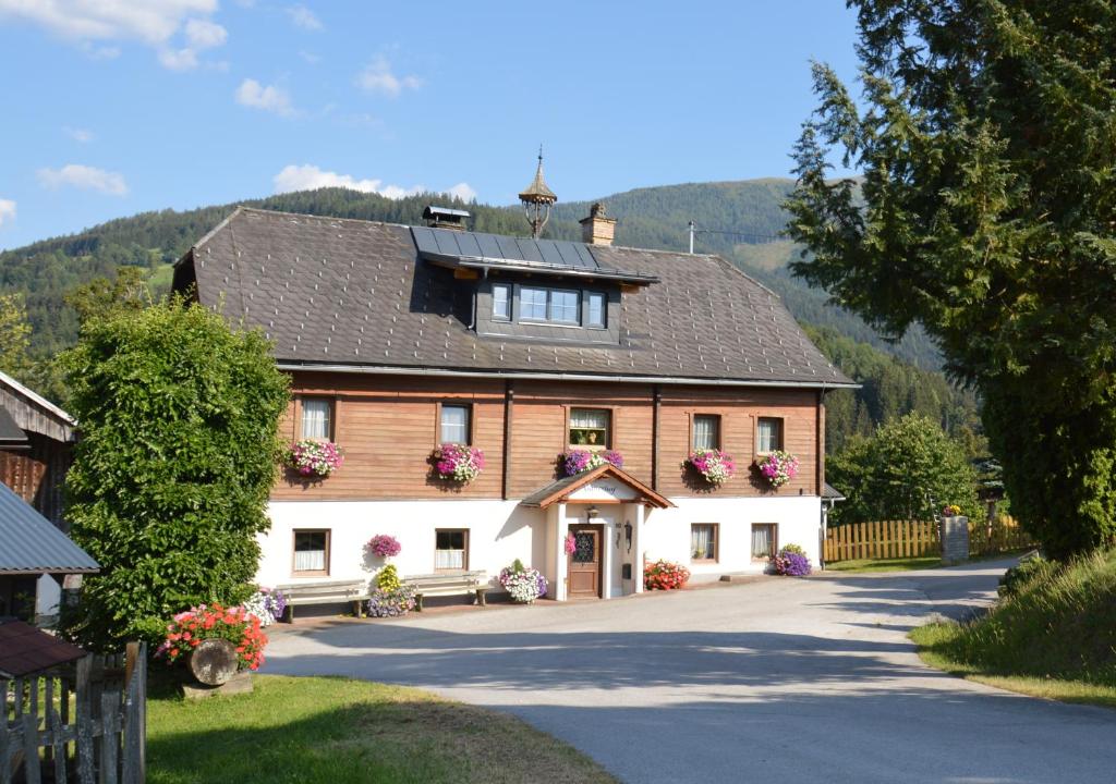 a large brown and white house with a driveway at Aignerhof in Haus im Ennstal