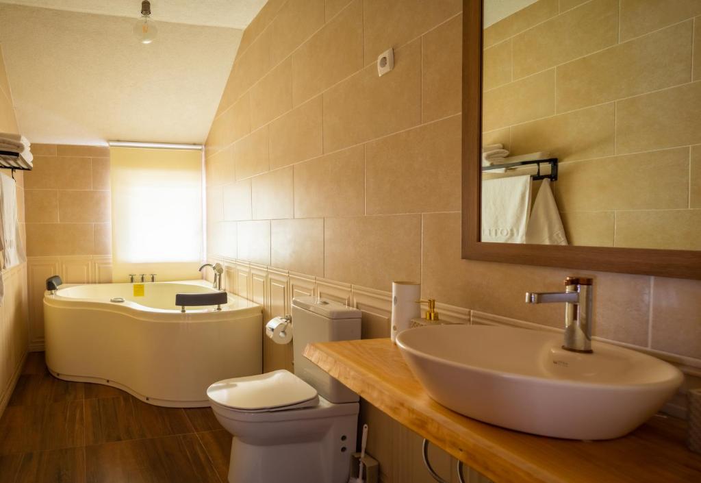 N'Bjeshke te guri i zi - Deluxe Quadruple Room