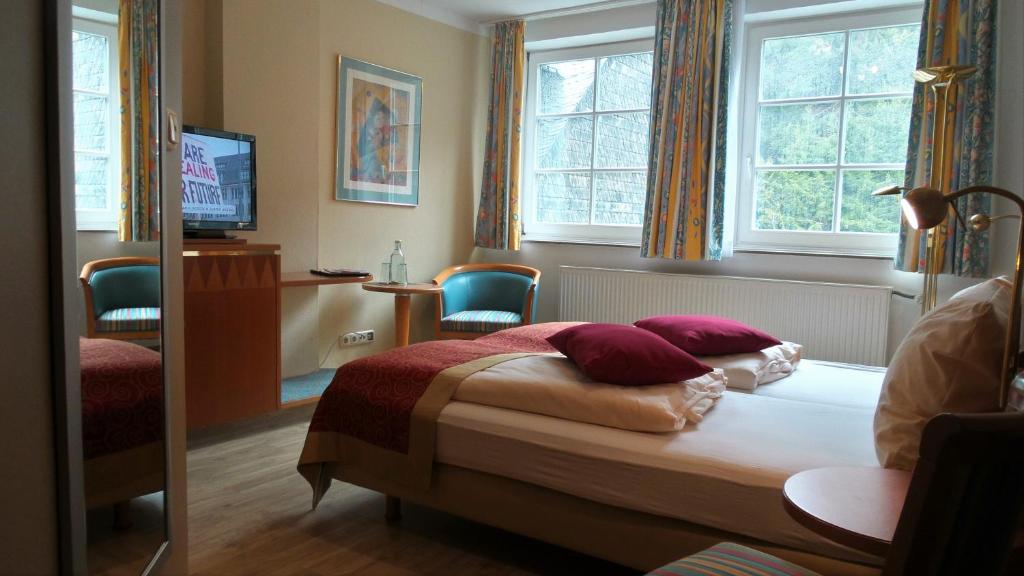 Postel nebo postele na pokoji v ubytování Hotel Alt Montjoie