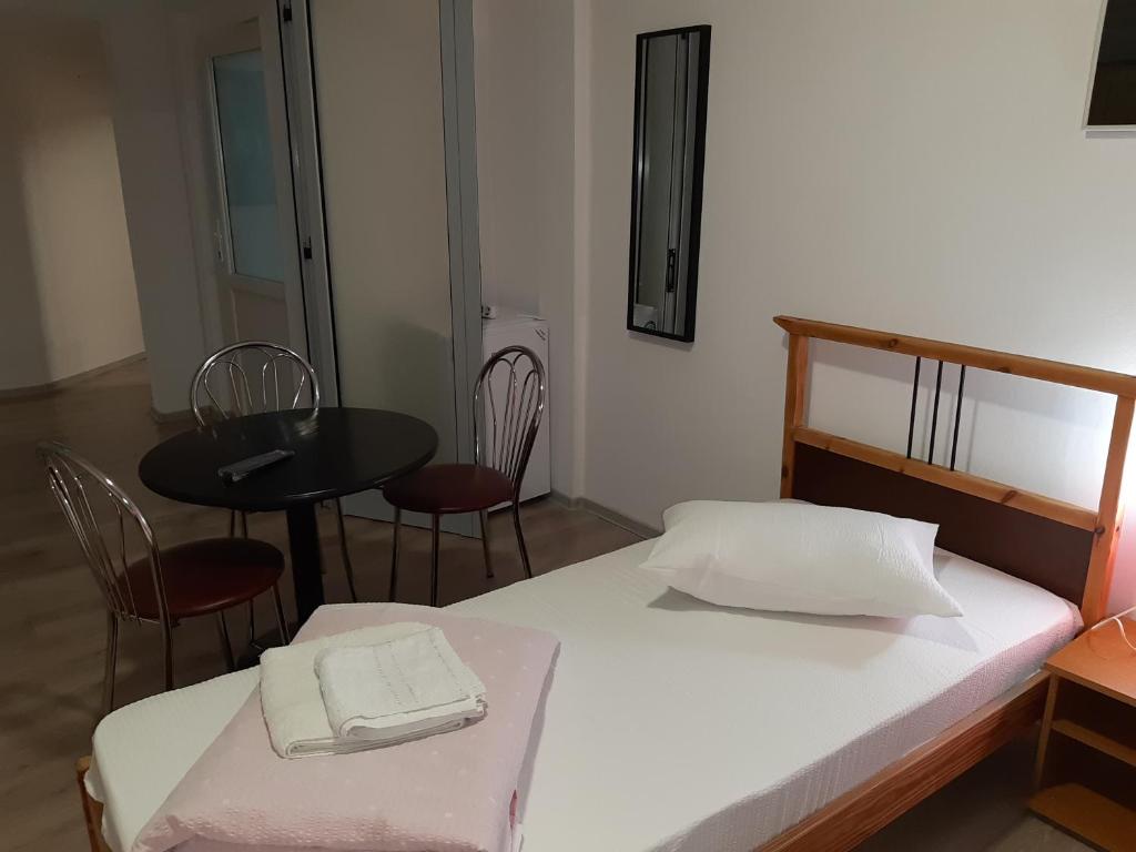 Postel nebo postele na pokoji v ubytování Carol 51 Hostel