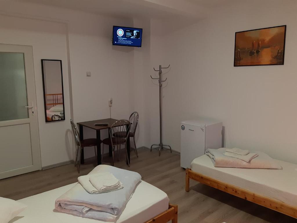 Postel nebo postele na pokoji v ubytování Carol 51 Hostel