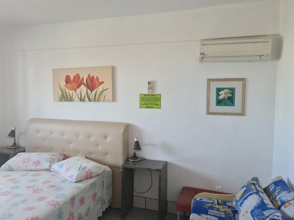  APARTAMENTO BOMBINHAS COM 01 DORMITÓRIO a 60M DA PRAIA AR WIFI