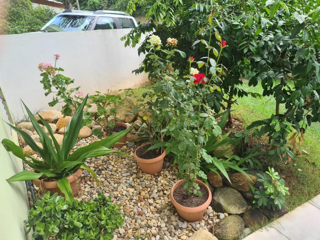  APARTAMENTO BOMBINHAS COM 01 DORMITÓRIO a 60M DA PRAIA AR WIFI