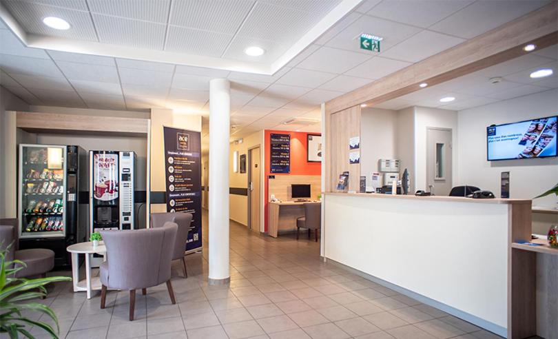 TV a/nebo společenská místnost v ubytování Ace Hotel Annemasse Genève