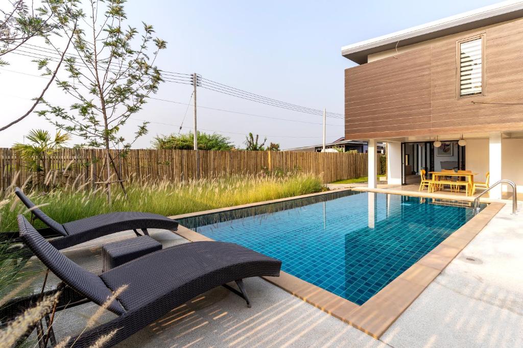 Bazén v ubytování Brand-new Aewmai Pool Villa&Promotion◆byน้องมังคุด nebo v jeho okolí