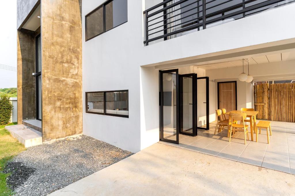 Balkón nebo terasa v ubytování Brand-new Aewmai Pool Villa&Promotion◆byน้องมังคุด